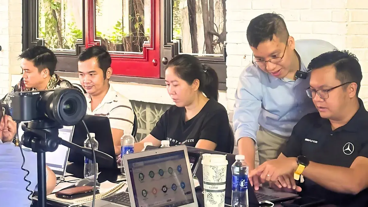 Vincent Do hướng dẫn tại lớp AI Agent cho doanh nghiệp của The AI Growth